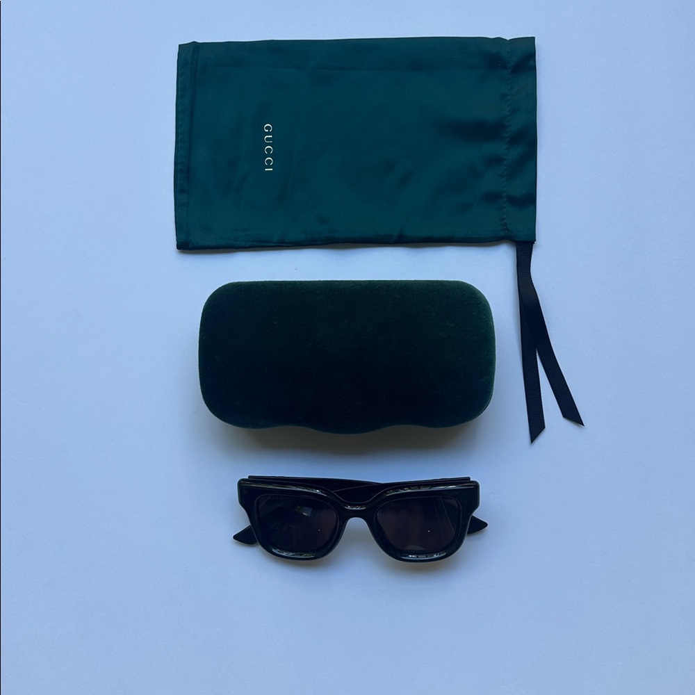 Gucci Dark Tortoise Shell Sunglasses with Green Case and Pouch. NEW!